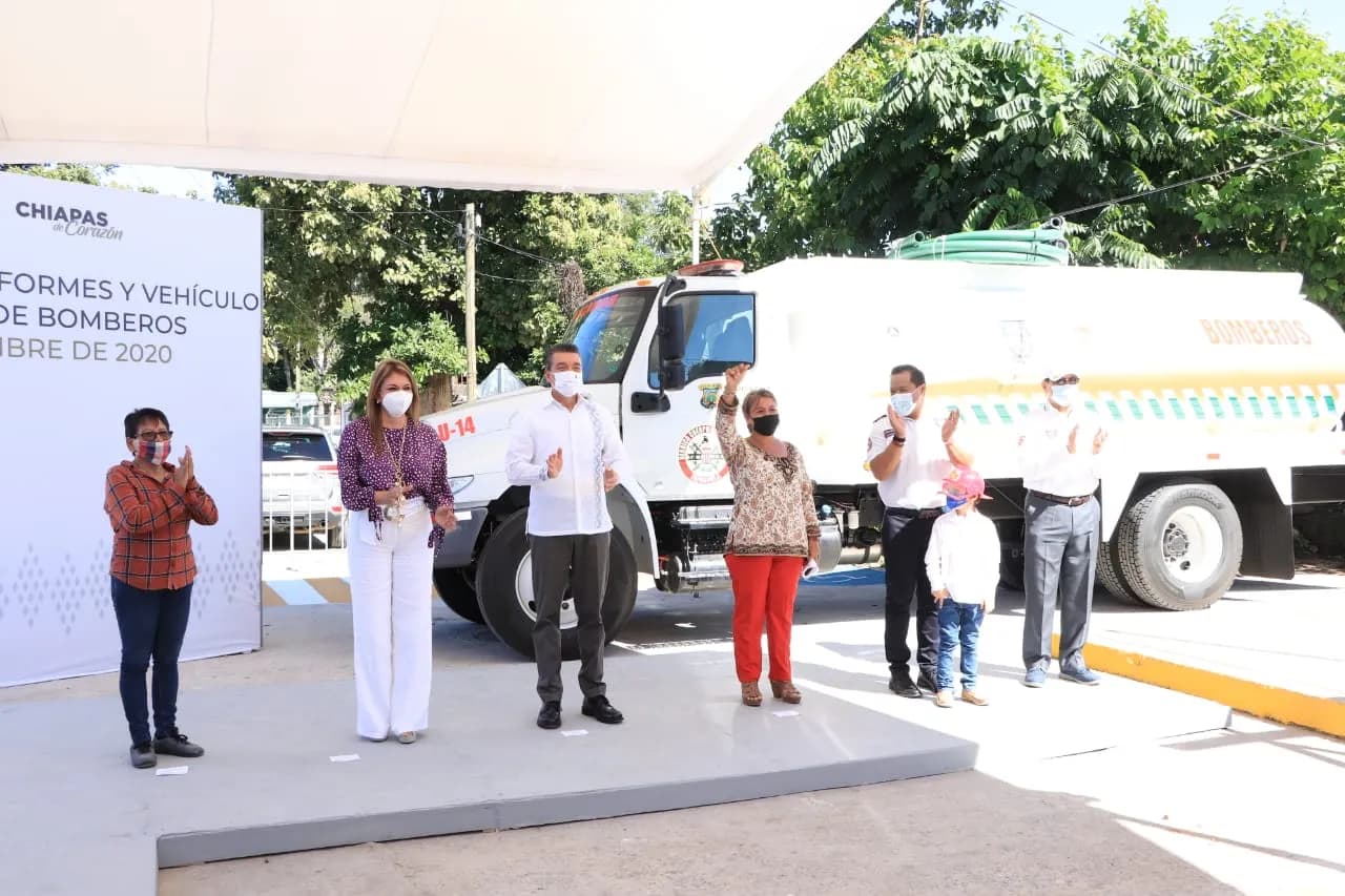ENTREGAN EQUIPAMIENTO Y NUEVA PIPA AL CUERPO DE BOMBEROS DE TAPACHULA