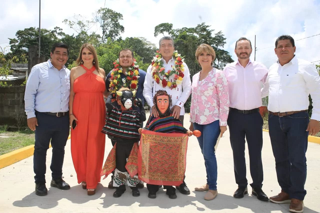En Cacahoatán, inaugura Rutilio Escandón pavimentación de calles con concreto hidráulico