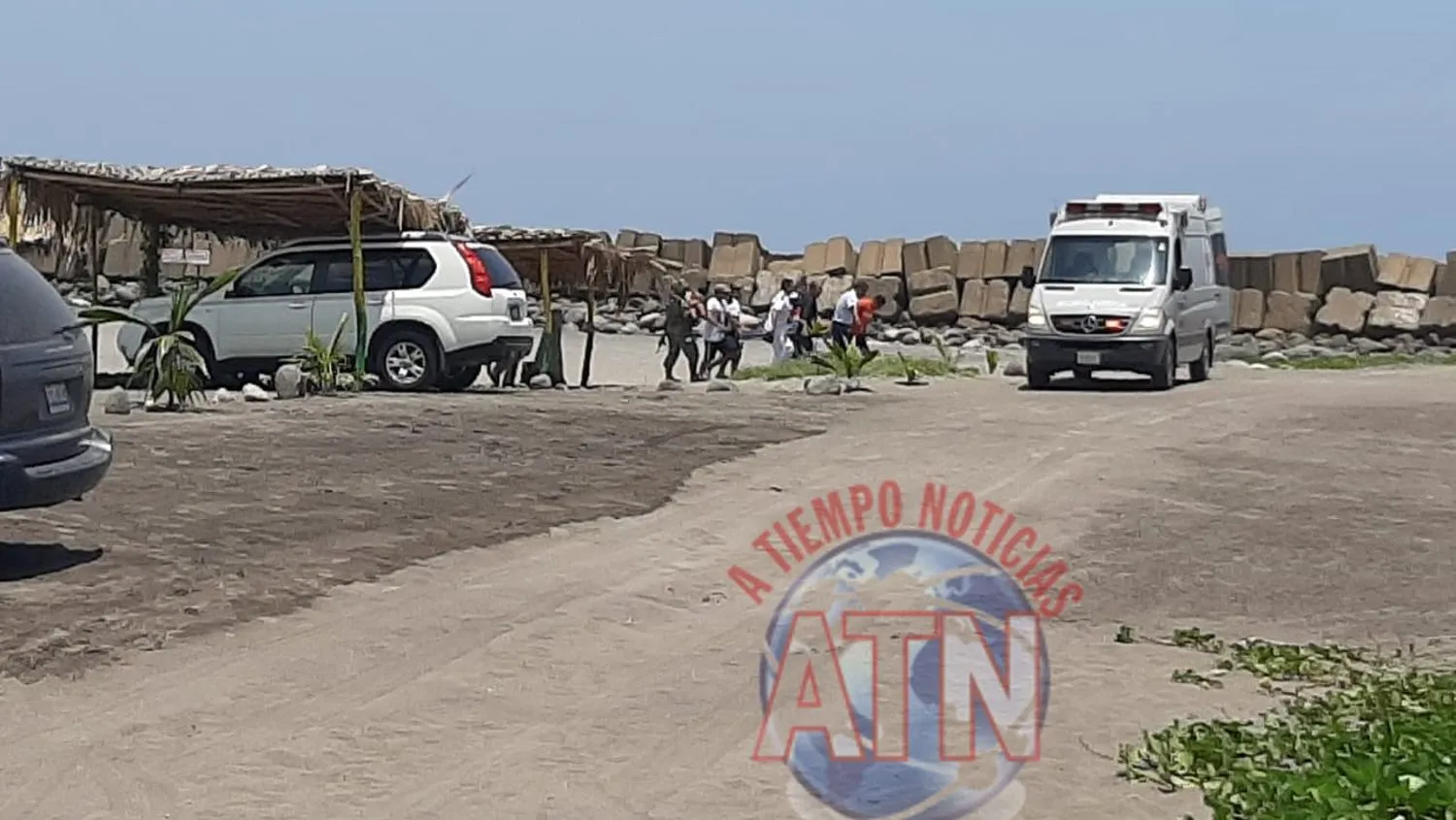 Rescata la marina a padre e hijo de morir ahogados en playas Las Escolleras