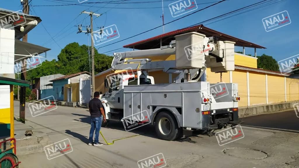 Se rompe cable de alta tensión de la CFE.