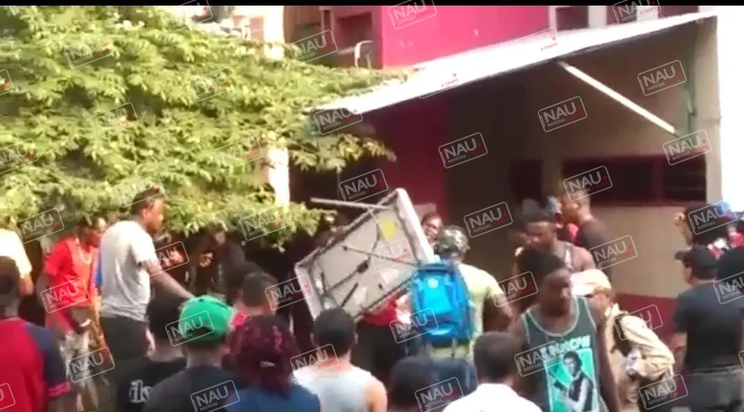 Haitianos ocasionan batalla campal frente al mercado Sebastián Escobar