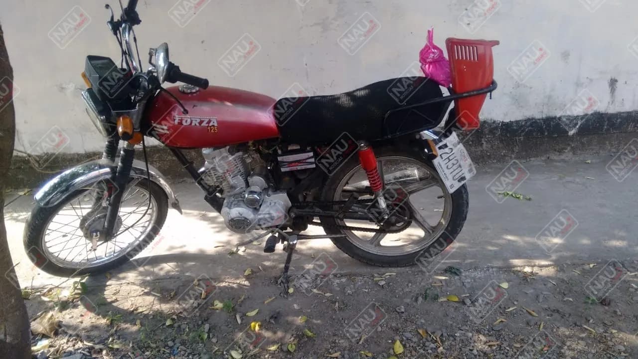 Aseguran motocicleta que fue abandonada en el Fraccionamiento primavera