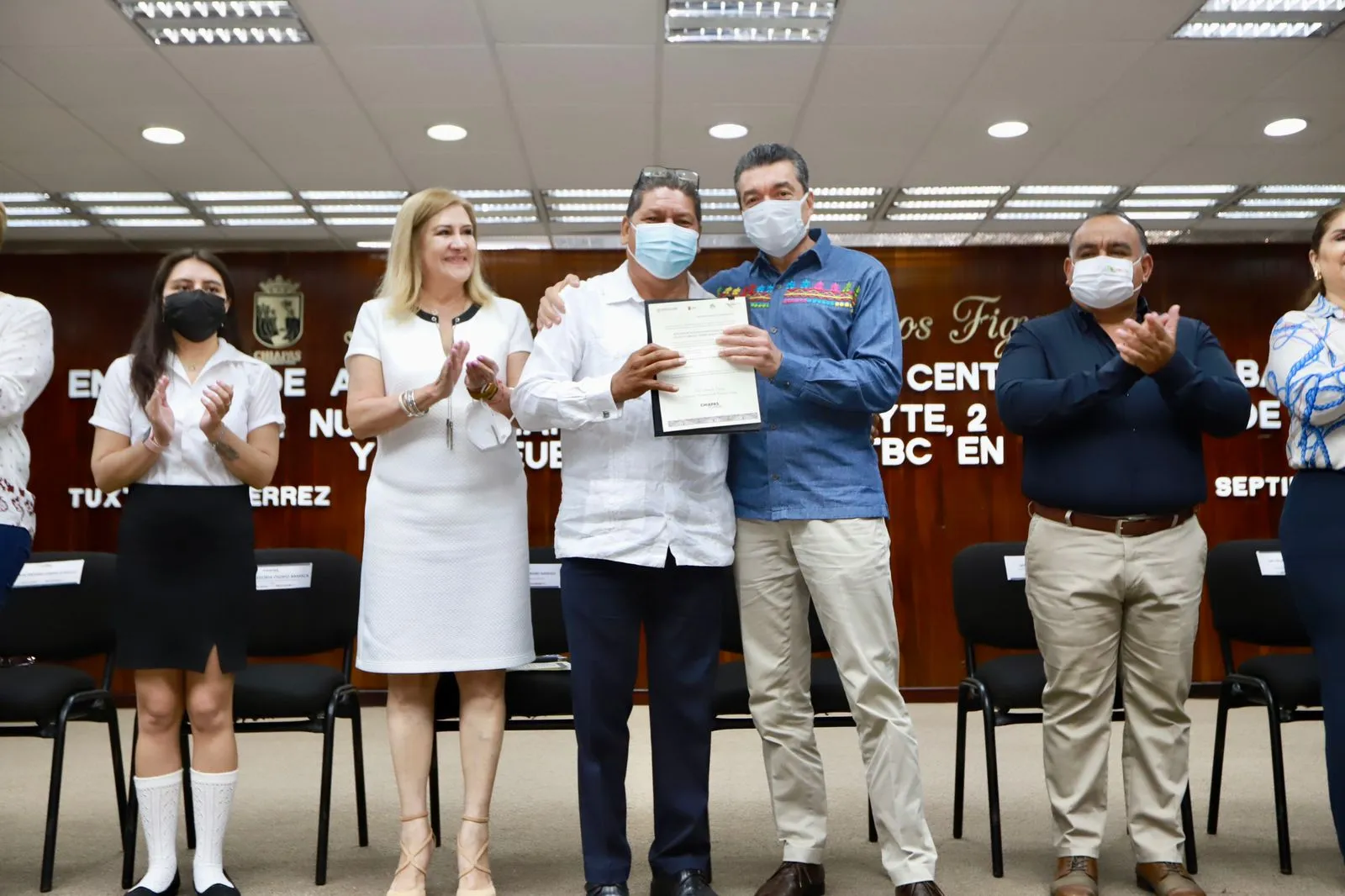 Entrega Rutilio Escandón autorización para creación de dos Cecyte y dos Telebachilleratos Comunitarios