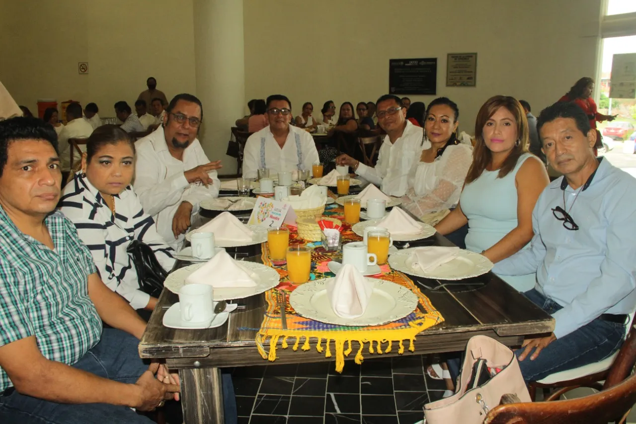 AYUNTAMIENTO DE TAPACHULA FESTEJA EL DÍA DEL MAESTRO