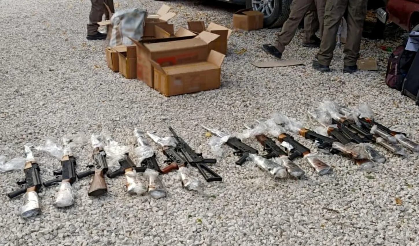 FGR ASEGURA VEHÍCULOS MONSTRUOS, ARMAS DE FUEGO Y CARTUCHOS EN TUXTLA GUTIÉRREZ