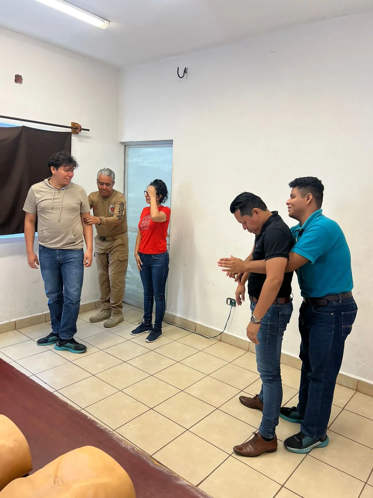 Capacitan a personal de comercios del sendero peatonal en Tapachula