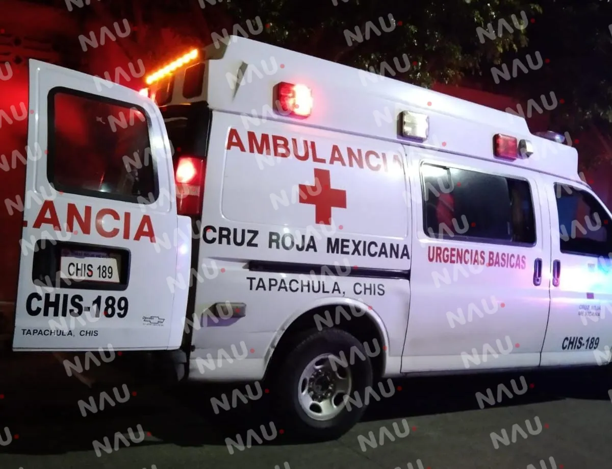 Camión de valores deja lesionado a motociclista