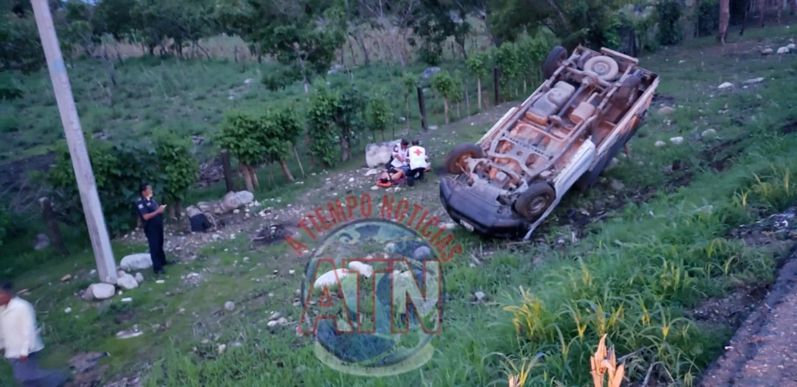 Tres lesionadas en volcadura de un vehículo en Mapastepec