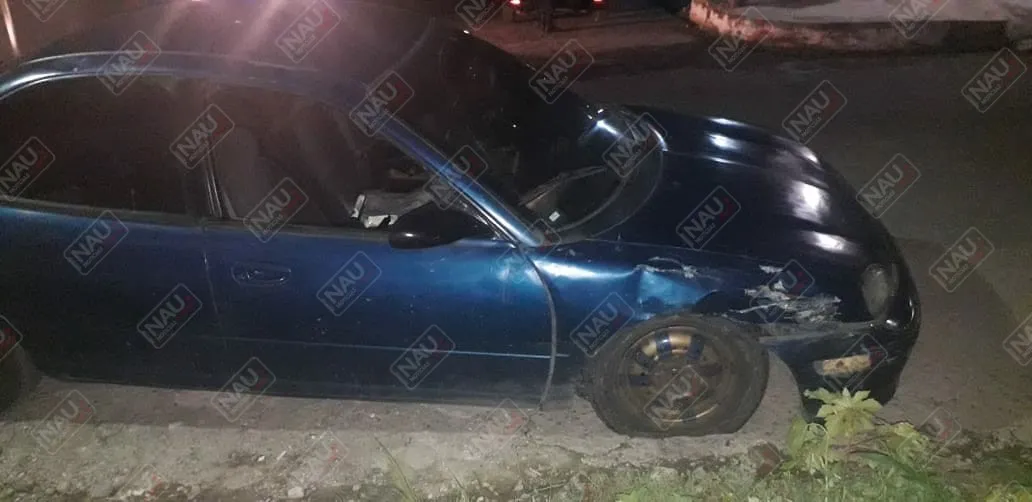Choque entre una motocicleta y un vehículo deja un lesionado
