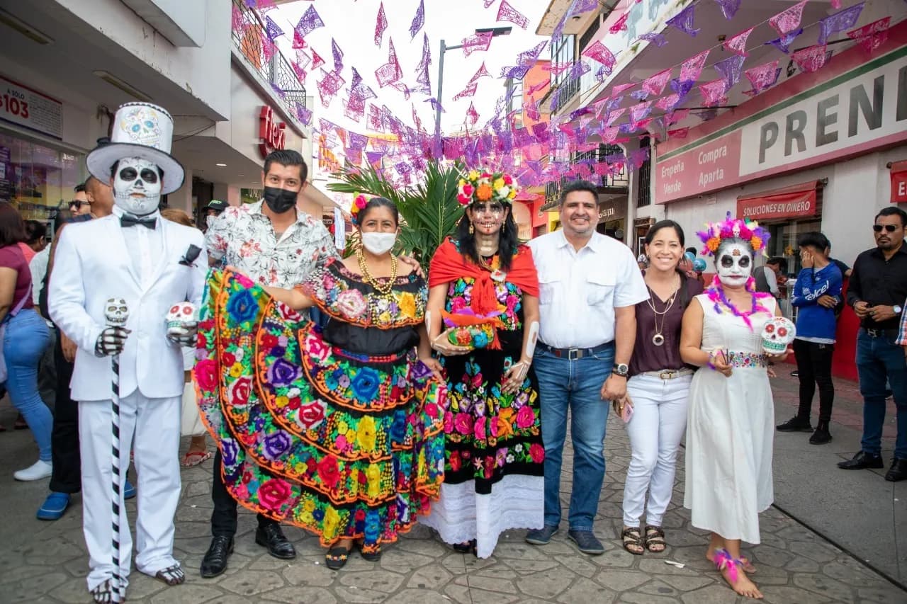 ENTREGAN PREMIOS A LOS GANADORES DEL SEGUNDO CONCURSO DE CALAVERITAS LITERARIAS ORGANIZADO POR EL AYUNTAMIENTO DE TAPACHULA