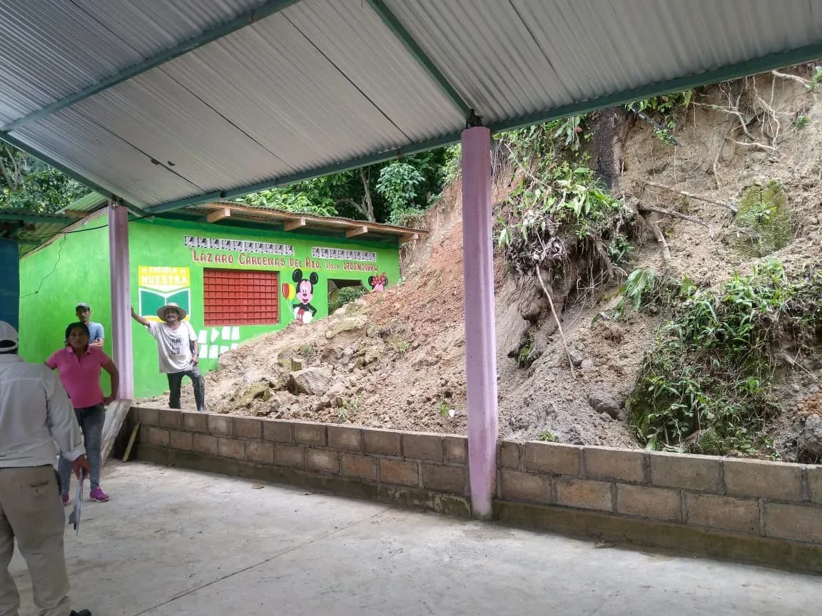 ORDENA ROSY URBINA ATENCIÓN A KINDER AFECTADO POR DERRUMBE EN LA ZONA ALTA DE TAPACHULA