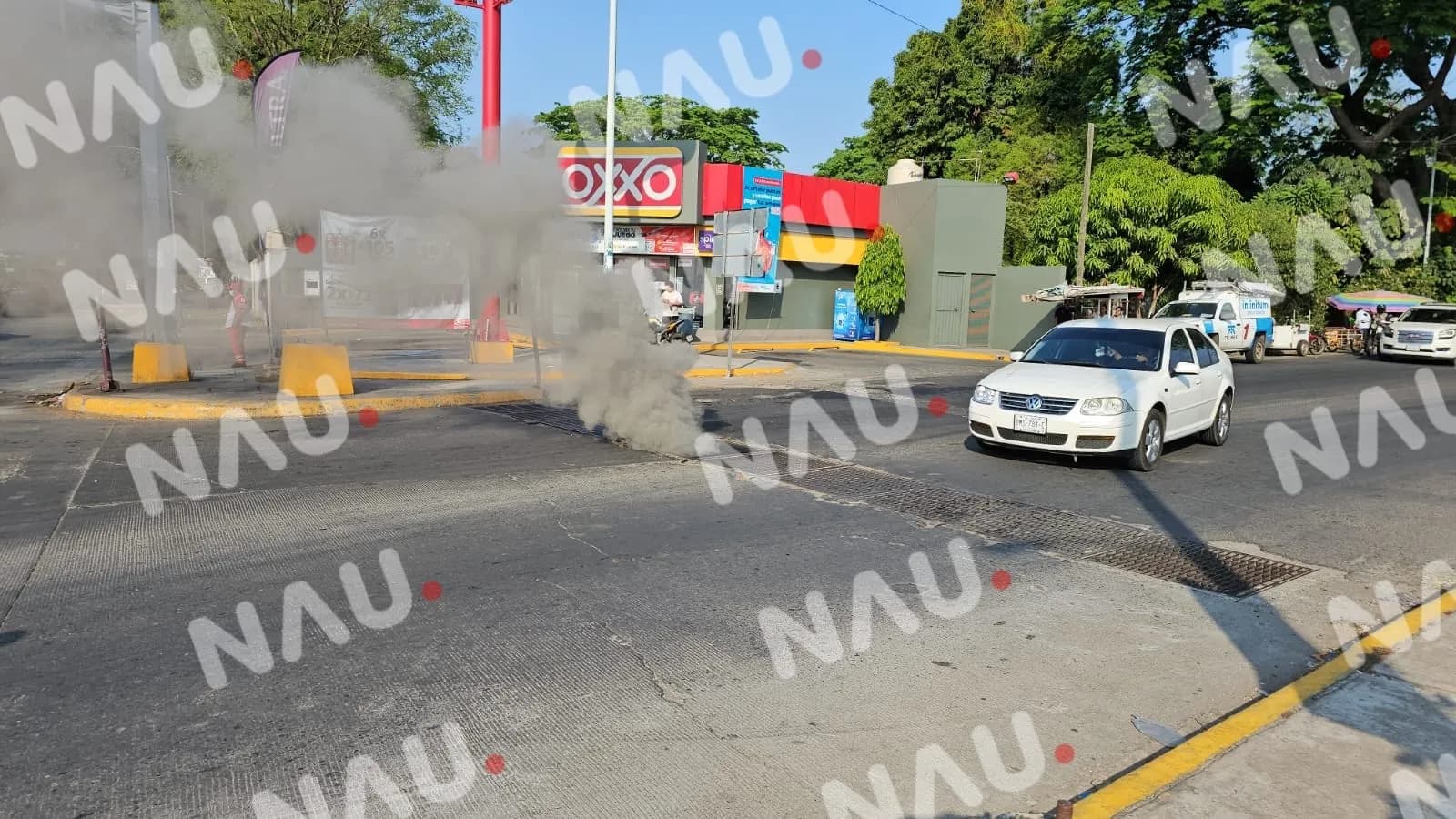 Personas en estado de ebriedad prenden fuego a la tubería de desagüe del par vial
