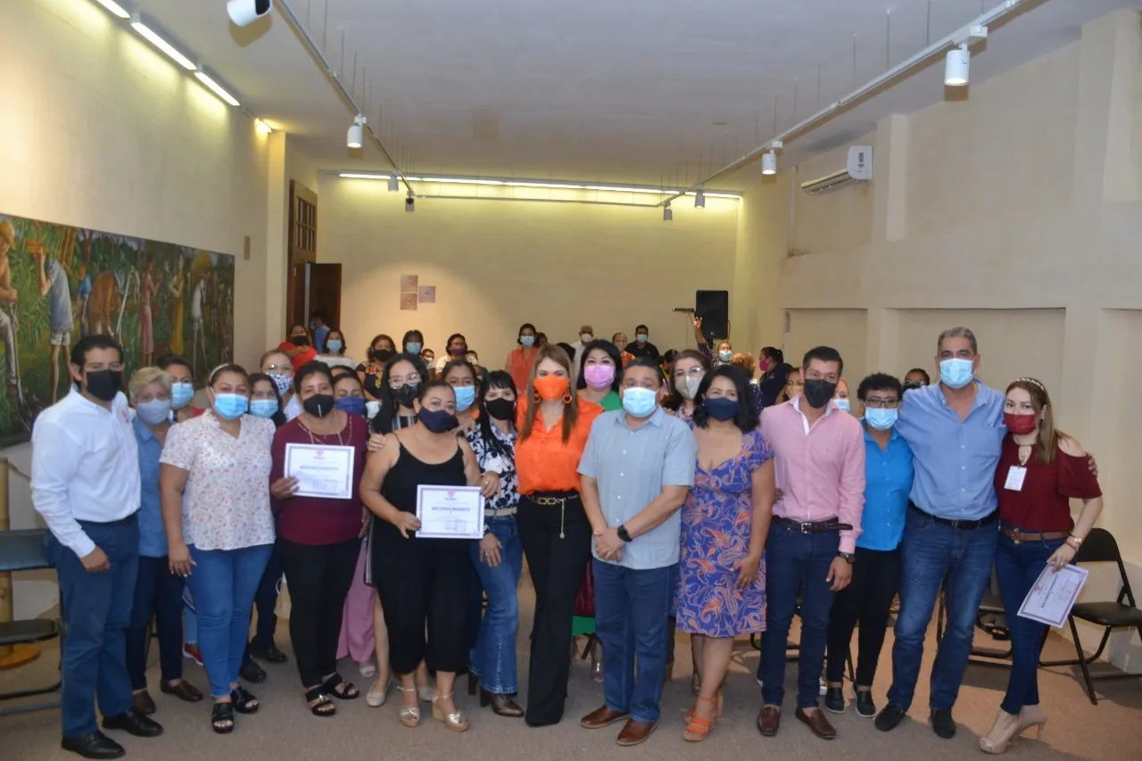 CLAUSURA ROSY URBINA CURSO EN EL MARCO DEL “DÍA DE LA SECRETARIA” EN TAPACHULA