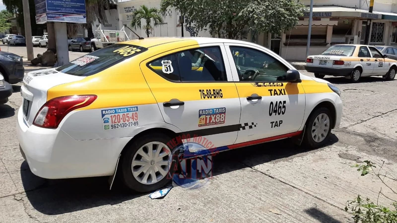 Abrió la puerta de su carro y ocasionó accidente
