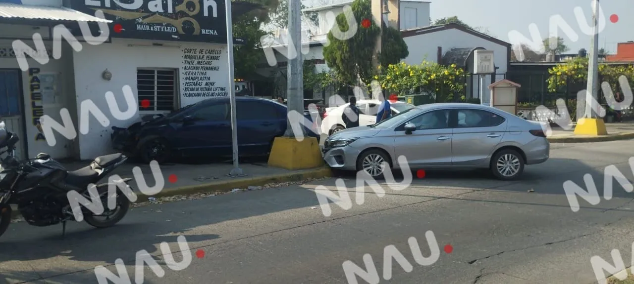 Choque deja solo daños en el par vial