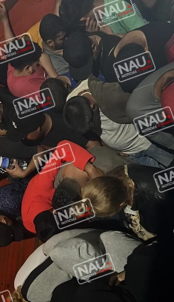 Más de medio centenar de migrantes viajaban escondidos en un camión.