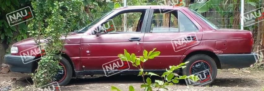 Roban vehículo a mariachi.