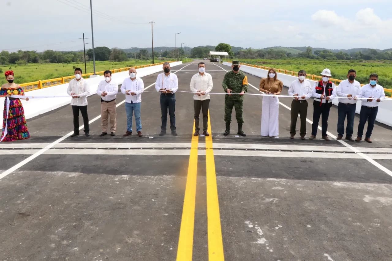 En Tapachula, inaugura Rutilio Escandón la reconstrucción del puente Coatán