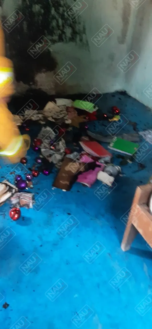 Un menor de edad quemó cohetes en el interior de la casa que ocasionó un conato de incendio