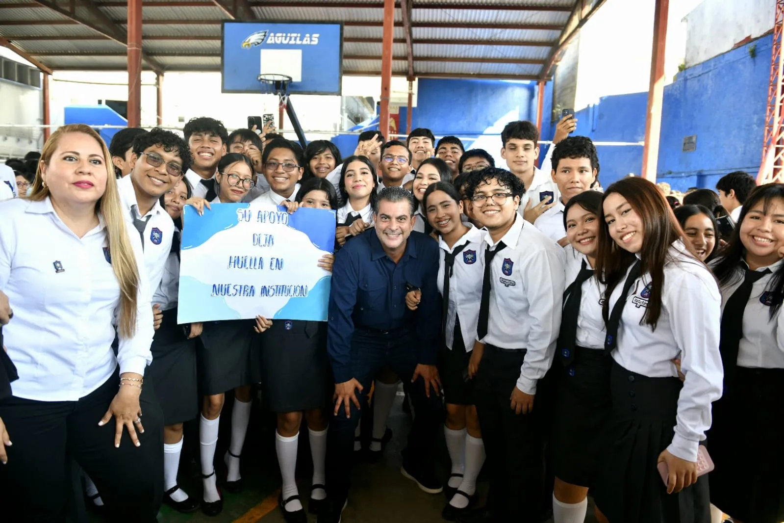 Seguimos dignificando espacios educativos en Tapachula: Yamil Melgar