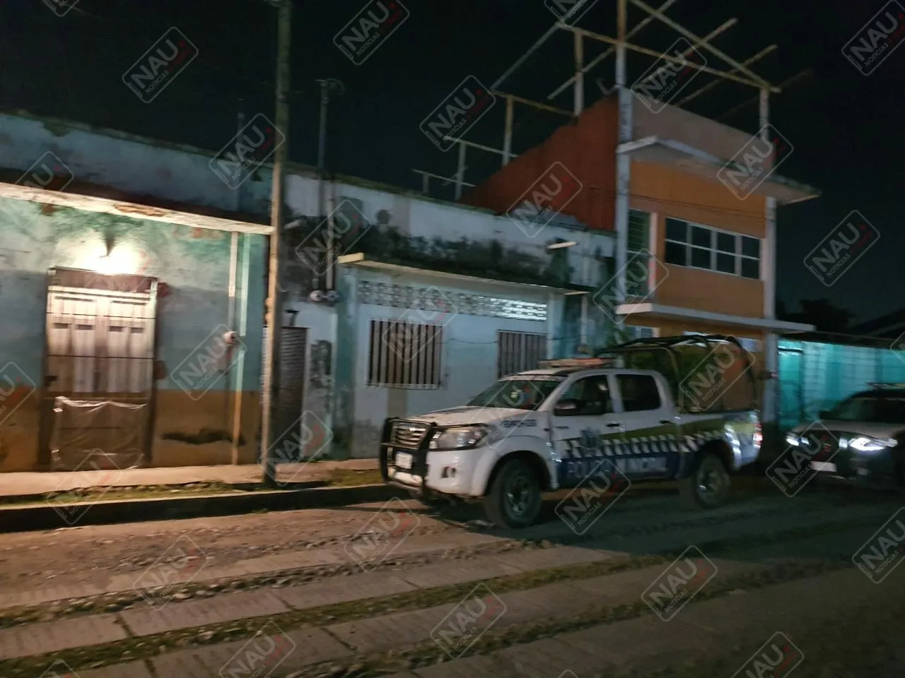 Con violencia le quitaron su celular