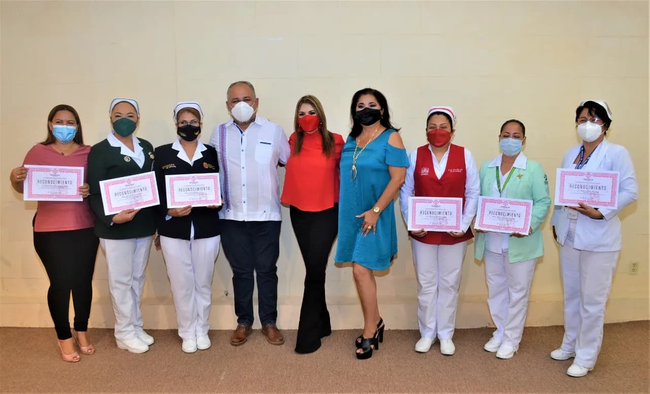 AYUNTAMIENTO DE TAPACHULA ENTREGÓ RECONOCIMIENTOS A ENFERMERAS Y ENFERMEROS DE TAPACHULA