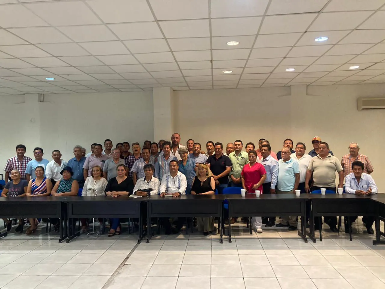 Transportistas reúnen con delegado de SMyT, abordan tema de reordenamiento
