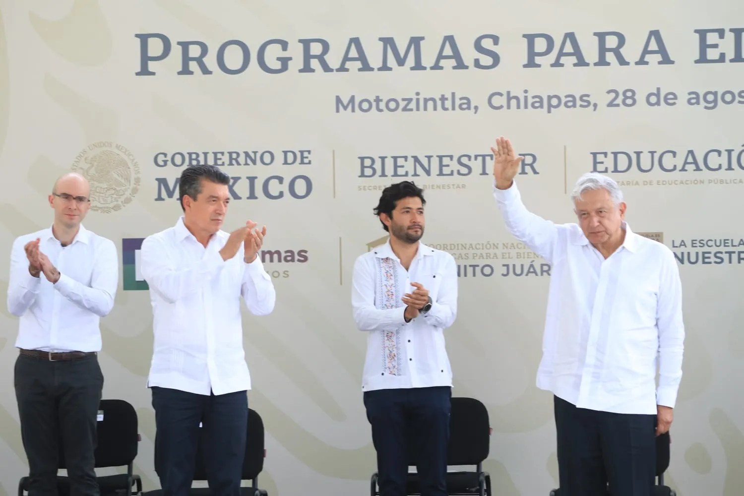Acompaña Rutilio Escandón a AMLO en supervisión de avances de los programas sociales en Chiapas