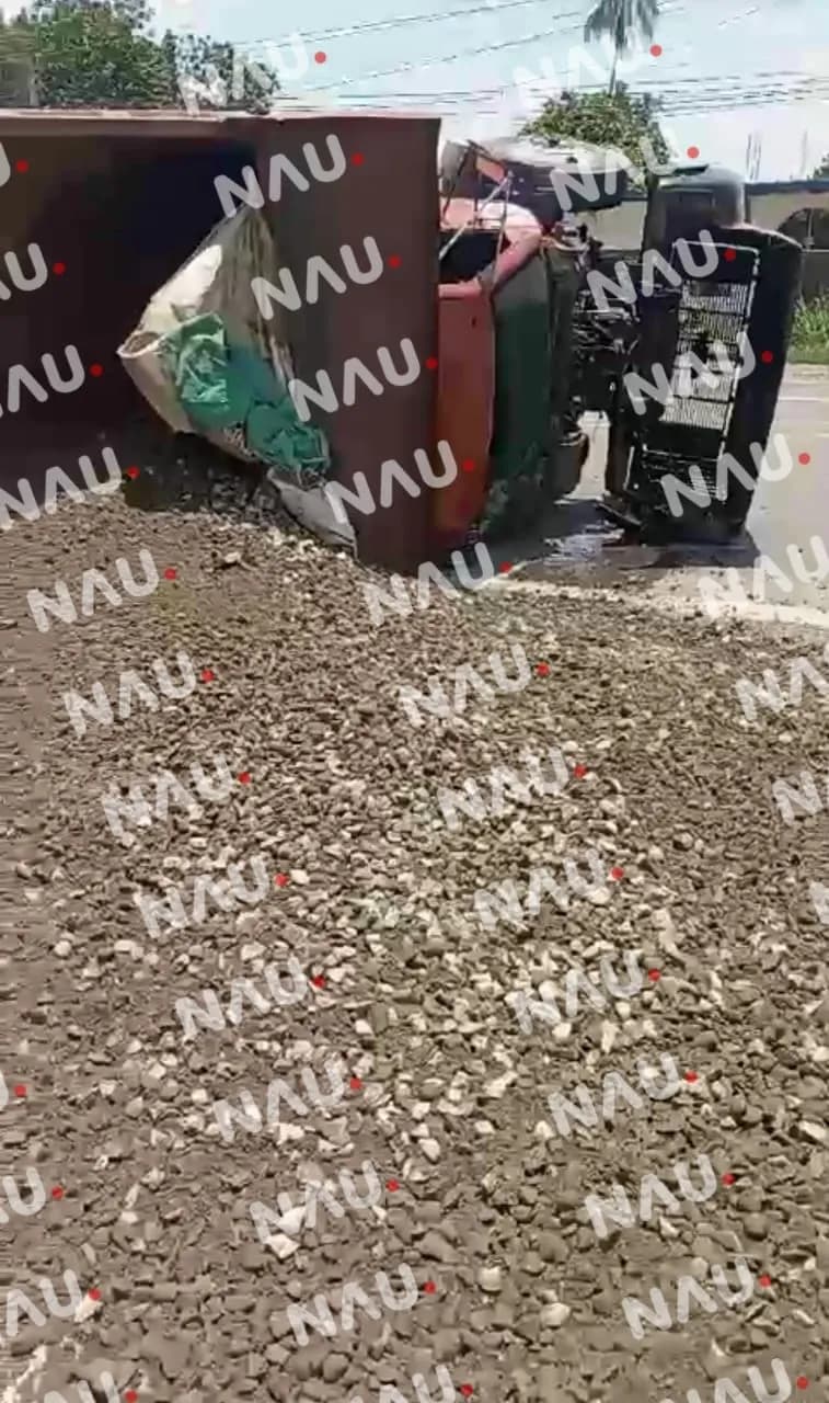 Camión volcó en la carretera a Puerto Madero; no hubo heridos
