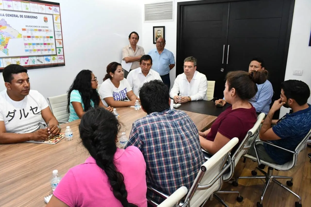 Dialoga Ismael Brito con maestros acreditados