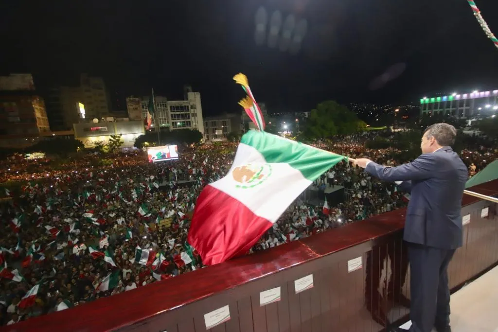 Miles de chiapanecas y chiapanecos acompañan a Rutilio Escandón para conmemorar el Grito de Independencia