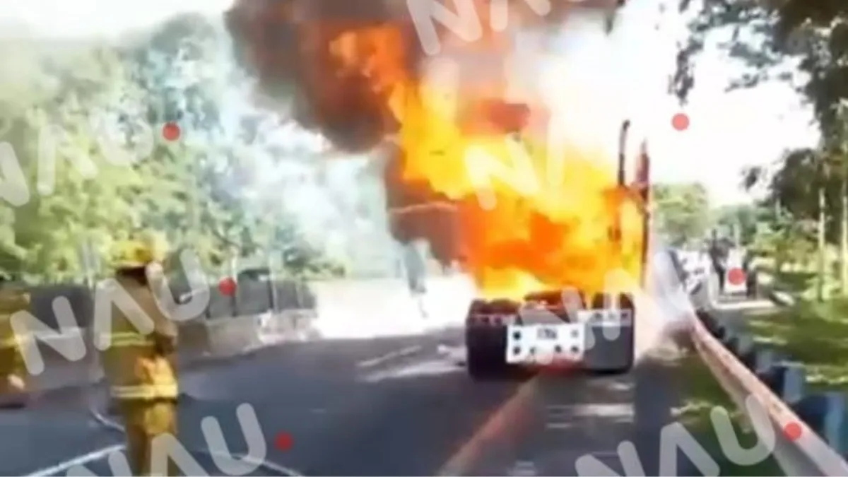 “Vídeo” Cabezal de Tráiler se incendia