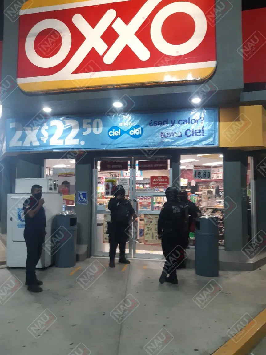 Asaltan tienda Oxxo del par vial