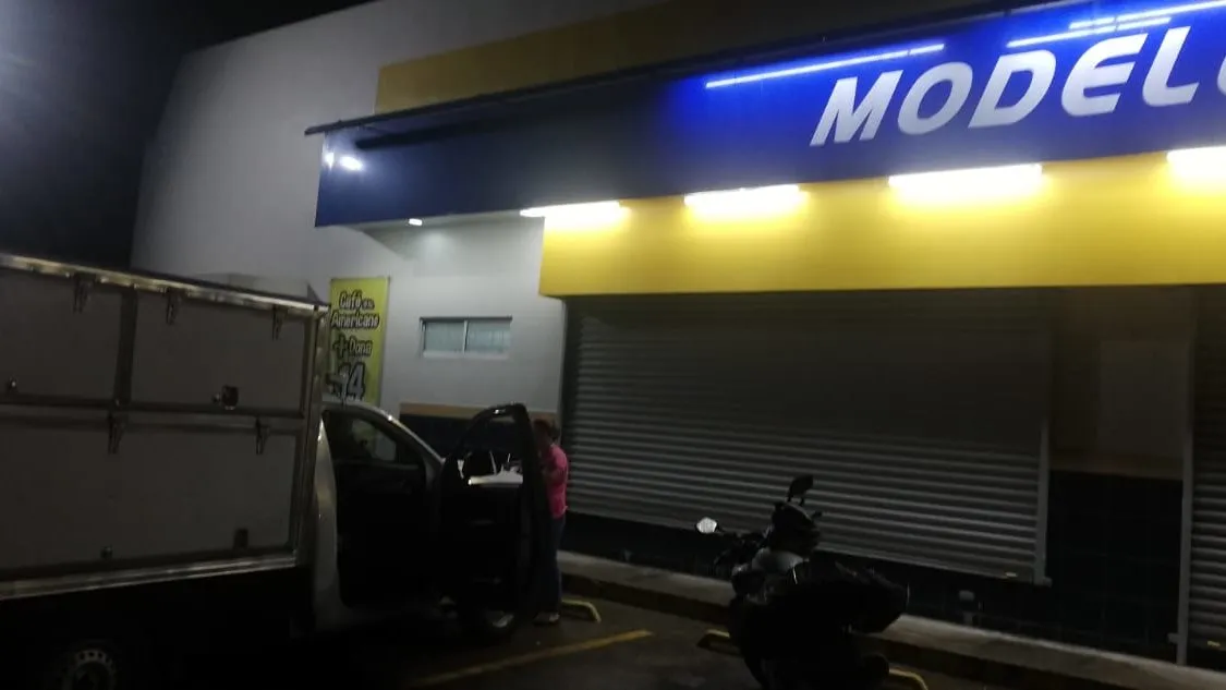 Causan destrozos a una tienda de modelo Plus de Procasa