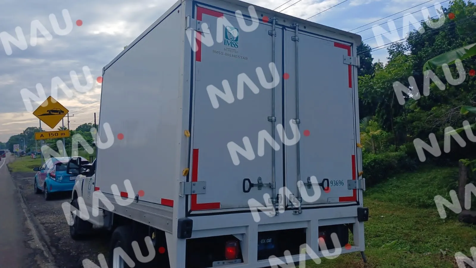 “Vídeo” Accidente en poste rojo deja una persona lesionada