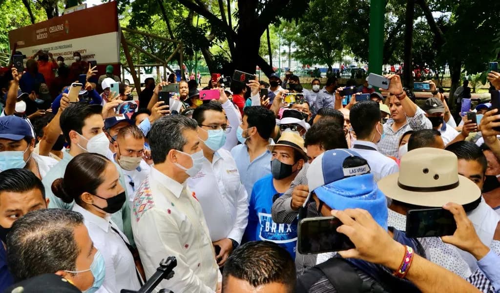 En Tapachula, dialoga Rutilio Escandón con integrantes del magisterio chiapaneco