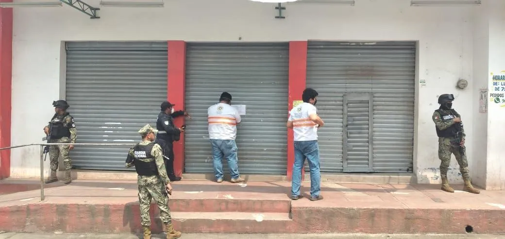 Detiene Fiscalía a persona por infringir sellos oficiales en materia sanitaria en un comercio de Huixtla