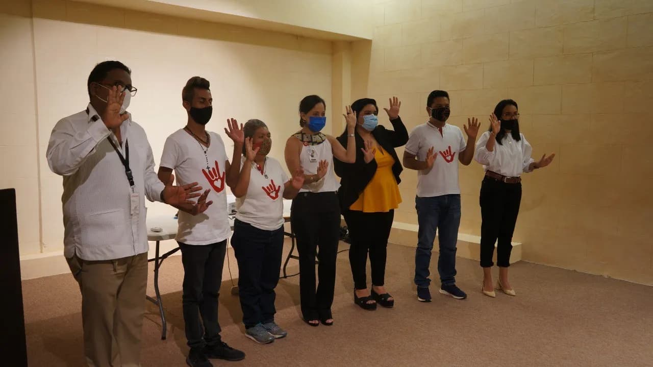 EMPLEADOS MUNICIPALES PARTICIPAN EN CURSO DE INTRODUCCIÓN A LA LENGUA DE SEÑAS MEXICANA