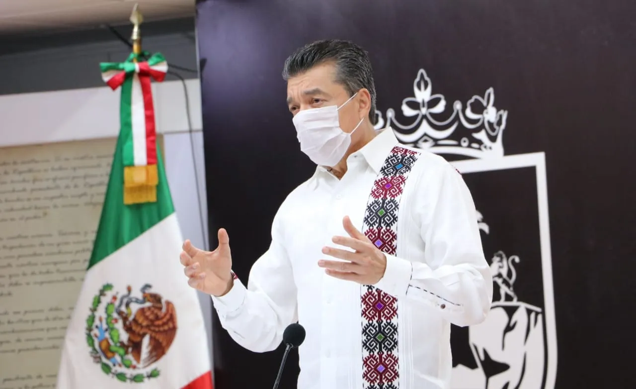 Continúa vacunación anti COVID-19 a población adulta mayor y al sector educativo en Chiapas
