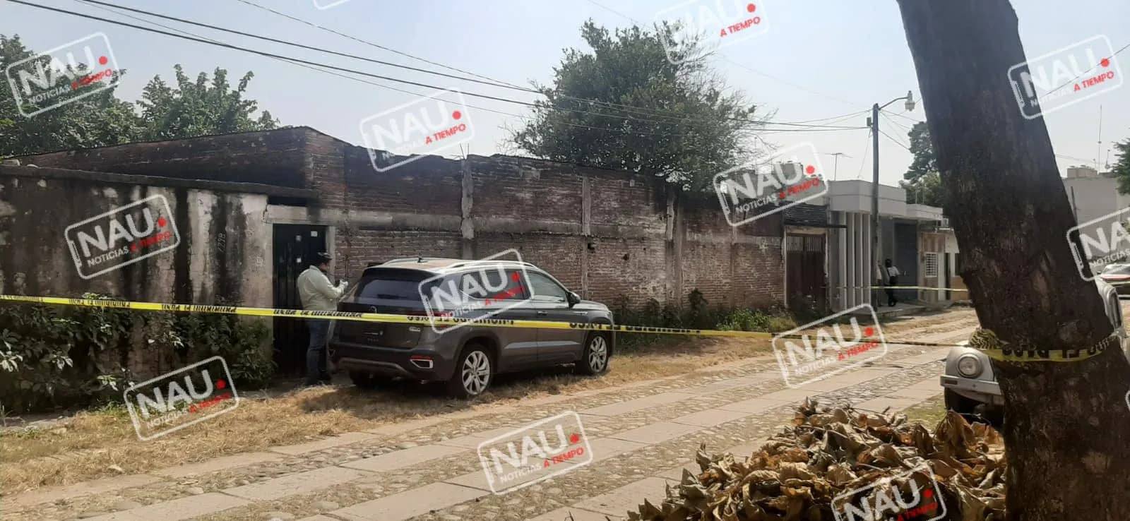 Vehículo con reporte de robo fue localizado abandonado en la Colonia Villa de Las Flores.