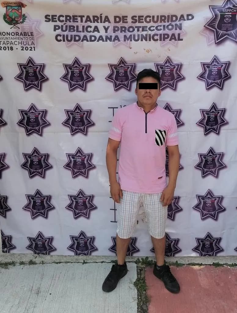 POLICÍA DE TAPACHULA DETIENE A EXTRANJERO CON ARMA Y DROGA