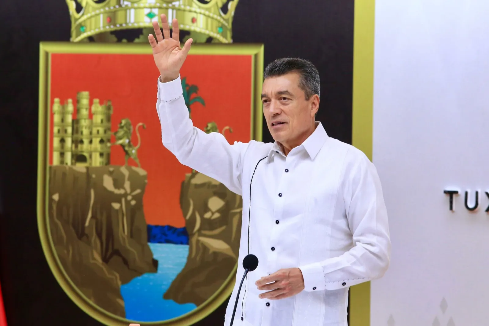 Aeronaves oficiales continúan con la atención de emergencias del pueblo, destaca Rutilio Escandón