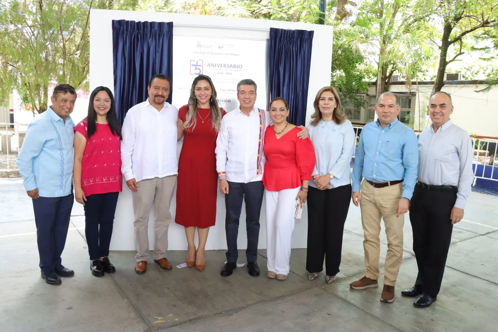 Felicita Rutilio Escandón a la comunidad cobachense por cumplir 45 años de servir al pueblo