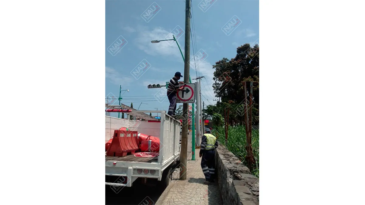 Vialidad Municipal Continúa Colocando Señalamientos Viales