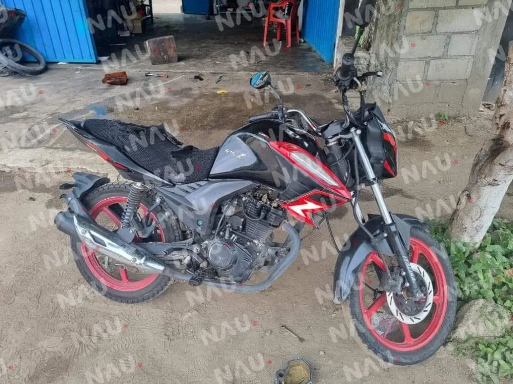 Roban con violencia una motocicleta