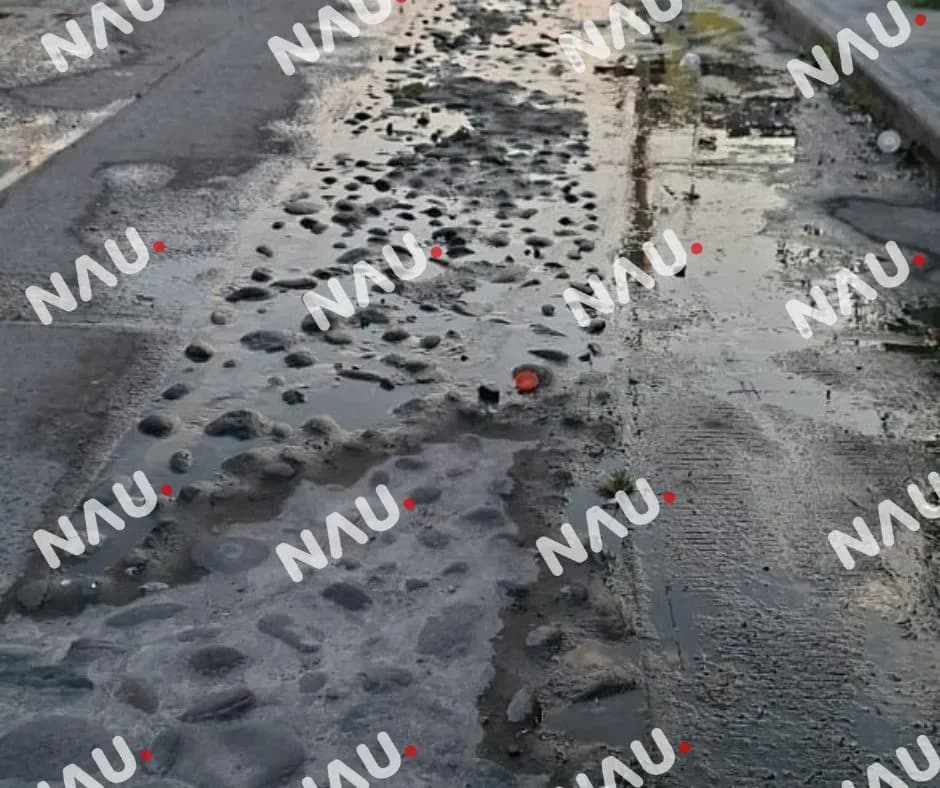Denuncian fuga de agua potable en colonia Benito Juárez; vecinos piden solución a COAPATAP