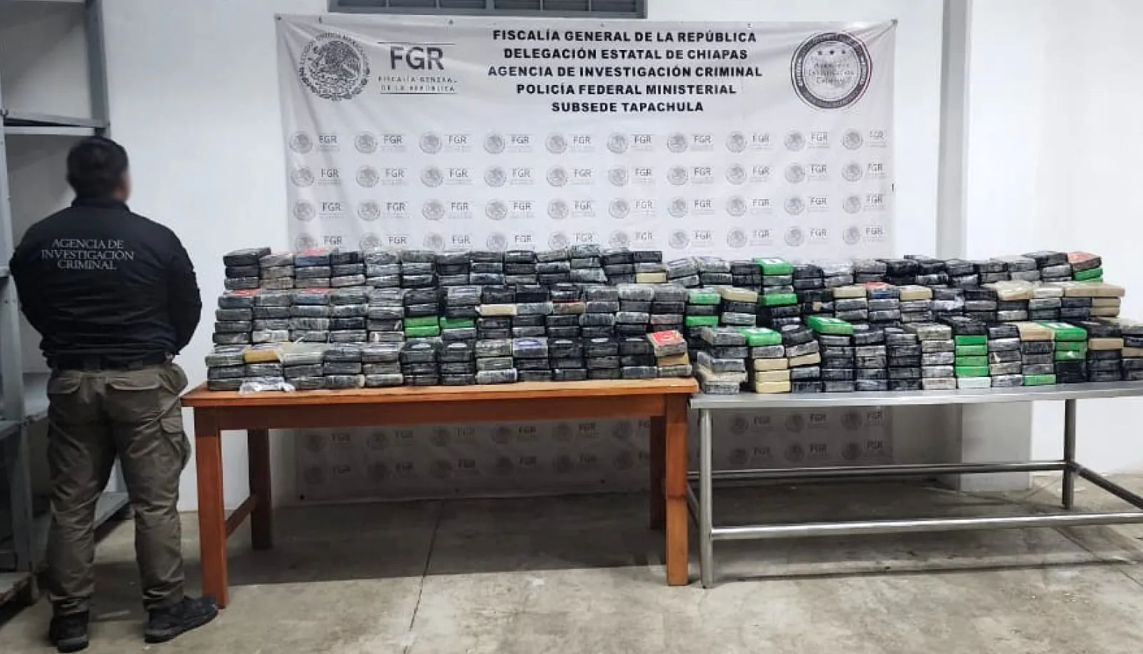 FGR ASEGURA MÁS DE MEDIA TONELADA DE PRESUNTA COCAÍNA