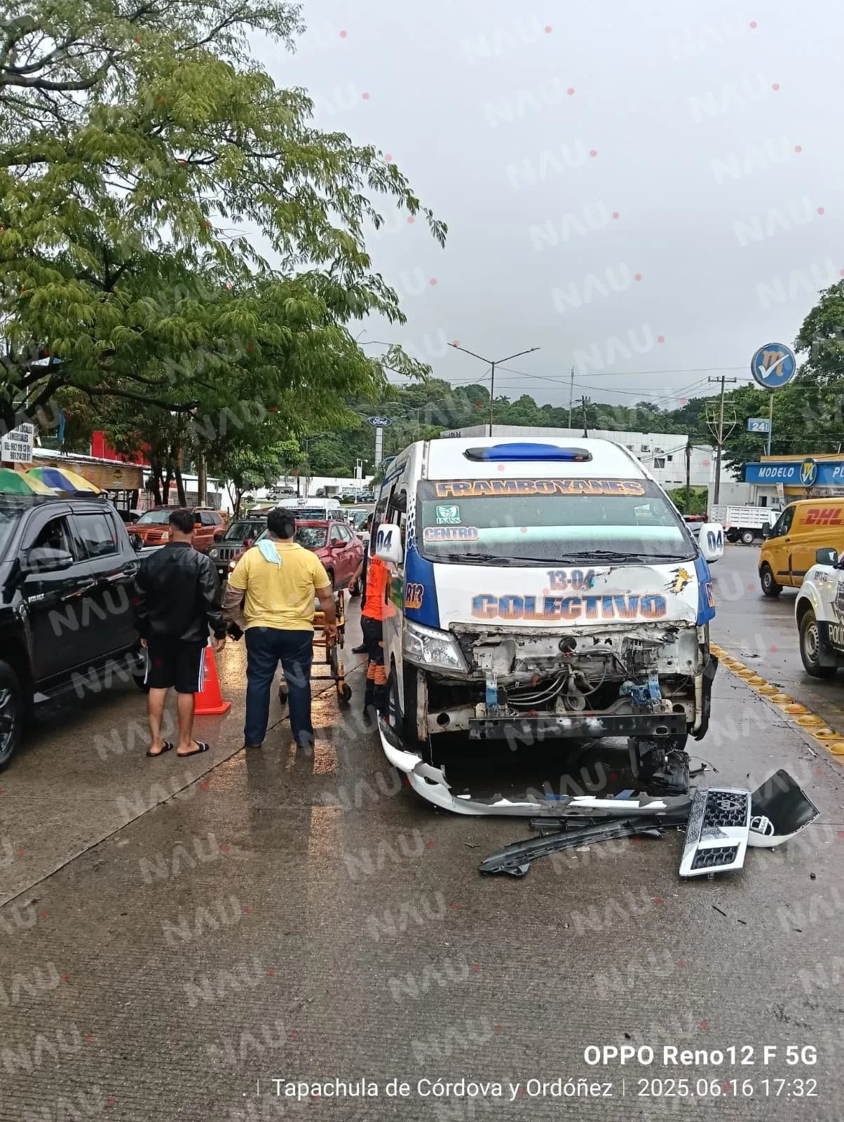 Mujer y su hijo resultan heridos tras choque con fuga en colonia Democracia