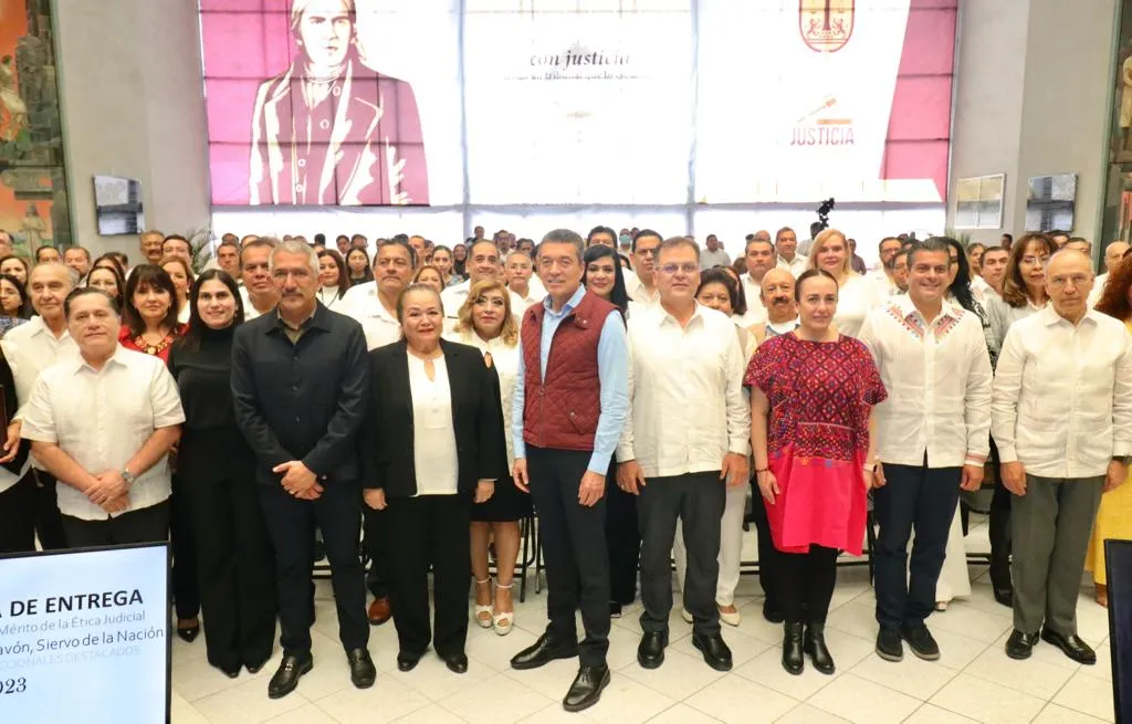 Entrega Rutilio Escandón reconocimiento al Mérito de la Ética Judicial “José María Morelos y Pavón, Siervo de la Nación”
