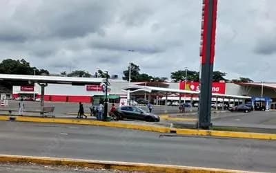 Intentan asaltar a motociclista